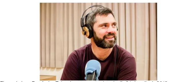 Figura 4. Juan Fernández Tajes durante a entrevista do día 21 de xullo de 2018 no  estudio de radio da Facultade de Ciencias da Comunicación da USC