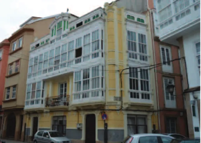 Fig. 8. Ejemplo de eliminación de soportales y adelantamiento de la  fachada  (fuente: Arquitectura da provincia da Coruña)