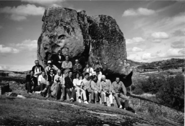 Fig. 2. In the field in the granitic Sierra Guadarrama, central Spain, 1991. Liz, far right, back row.