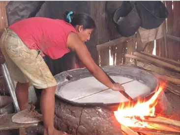 Foto 3. Mujer yurutí preparando casabe  Estilo de vida y cotidianidad 