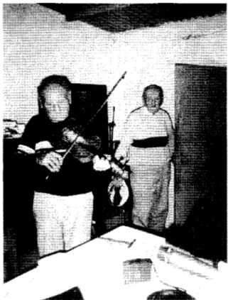 Foto N°  3:  Enrique  (ejecutando el violín) y Alejandro Henkel,  Crespo,  1999. 