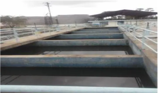 Figura 10-2:   Vertederos de salida de filtros en la Planta de Tratamiento de Agua Potable de Santo     Domingo de los Tsachilas 