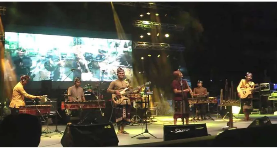 Gambar 1 Penampilan Gus Teja World Music 