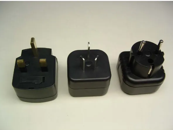 Figure 3-4. US-to-Multinational AC Plug Power Adapter Kit 
