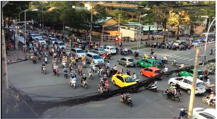Figure 1-1: Traffic Operation at a Signalised Intersection in MDCs   Note. Own Picture 