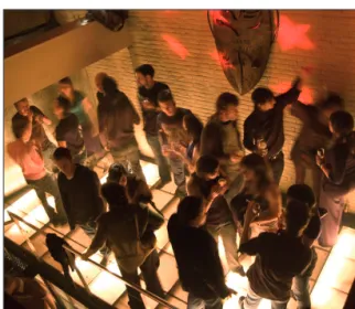 Figure 1. The human auditory system is capable of un- un-derstanding speech in adverse acoustic situations (like in a Cocktail Party).