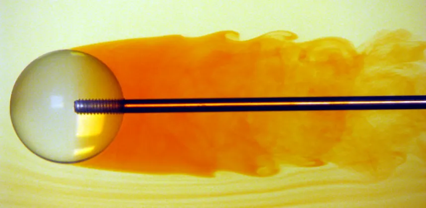 Figure 1.1: Dye visualization at a Reynolds number of 3.× 8103, showing the roll-up of the shear layer in thenear wake.