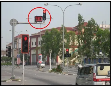 Figure 2.4: Traffic light with counter (Maikschroeer, 2006) 
