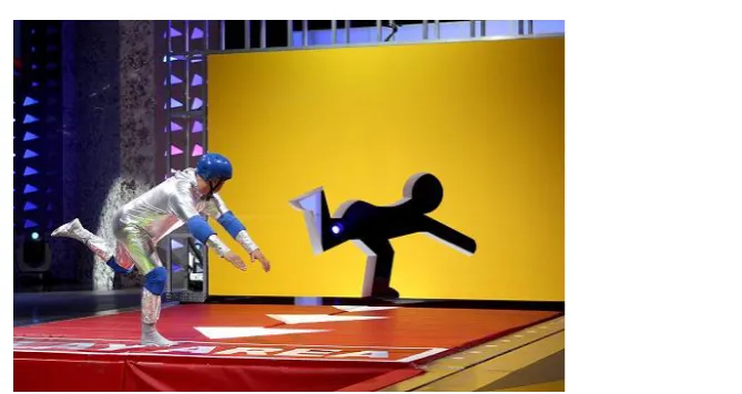 Figure 1.1:The game show Hole in the Wall.The participants either suc-cessfully assumed the pose carved in the wall that was heading for them, scor-ing points for their team.Or they were pushed into the water.Source:http://www.realtvaddict.com/2009/10/21/tv-game-shows/