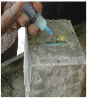 Figure 8. Injecting solution into the crack 
