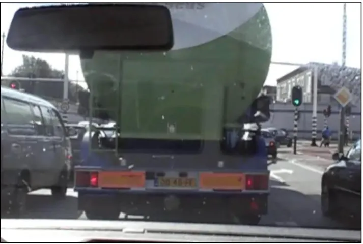 Figure 3.3: Waiting behind a heavy vehicle 