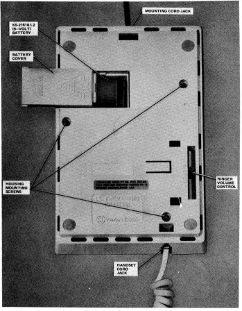 Fig. 3 m 5001T01A Telephone Set, Bottom View