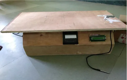 Fig. 9  Load cell mounted on two plates 