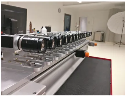 Figure 3.2: With a linear camera array in a verged setup also dynamic scenes can be captured.