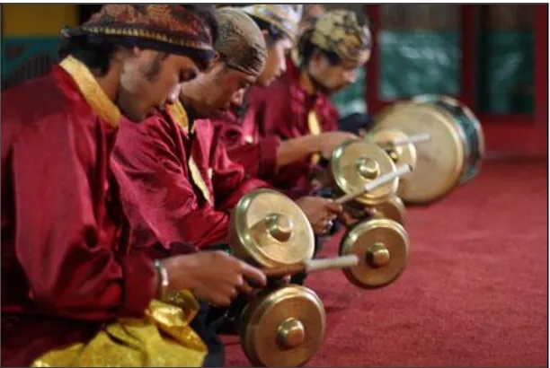 Figure I : The Ensemble of Talempong Pacik 