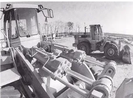 Figure 2.1: Wheeled loader (Kokernak 1999). 