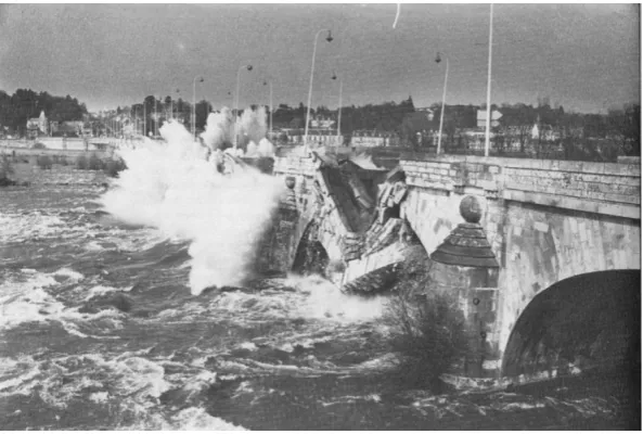 Figure 1.1 Progressive collapse of masonry arch bridge over the River Loire (Heyman, 1982) 