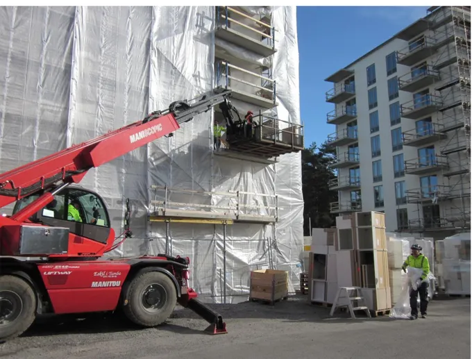 Figure  4.4  Truck  lifting  up  kitchens  directly  to  the  right  floor  (Kitchen  delivery,  Project  B,  March 2012) 
