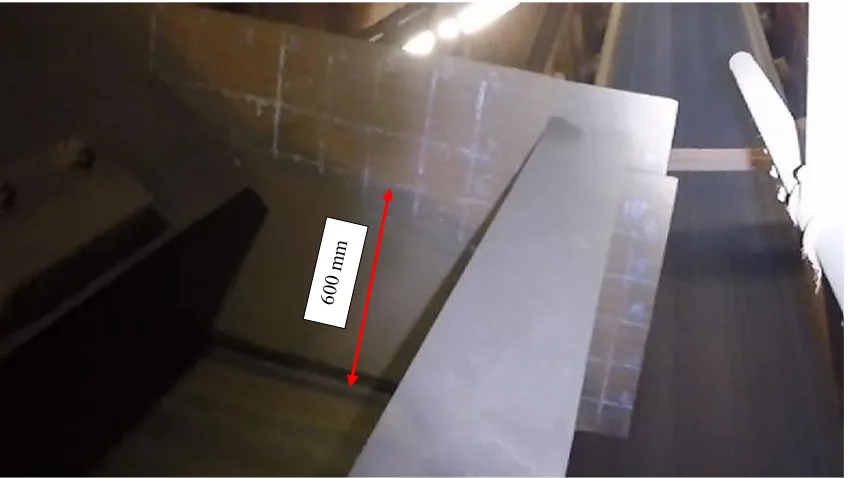 Figure 3-7 100 x 100 mm grid on feeder side plate. 