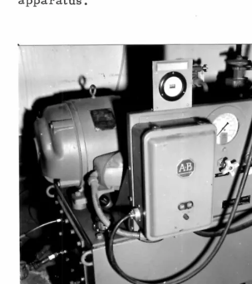 Figure 2 - View of the tunnel working section and the electronic apparatus. 