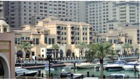 Figure 8. Dominance of the setting over individual buildings; eclectic and hybrid regional styles in the Pearl Qatar develop-ment