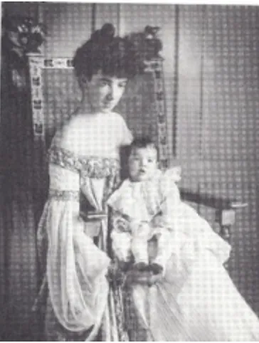 Figure 1.1 Gertrude Vanderbilt Whitney with daughter Barbara, 1903. Source: Berman, Rebels on, 63.