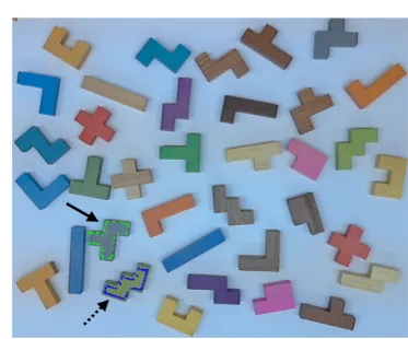 Figure 2: Example episode for phase-2 where the target isoutlined in green (solid arrow added here for presentation),the landmark outlined in blue (dashed arrow).
