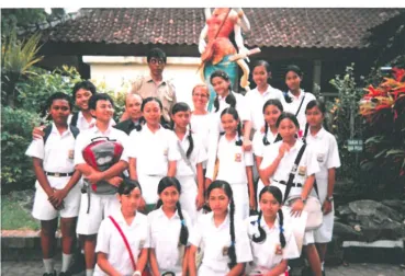 Figure 5.1: Last day of the workshop program with the 'English students'. At the far back is the physics teacher who collaborated with PPLH in the Urban Green School program, in front of him is the English teacher who assisted with this program