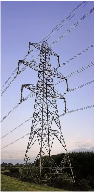 Fig. 1-2 Lattice self-supported transmission line (Source: Wikipedia: https://en.wikipedia.org/wiki/Transmission_tower)