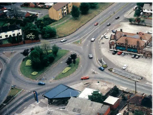 Figure 5. Roundabout with straight through passage for oversized trucks. Source: Unconventional roundabout geometrics for large ve-hicles or space constraints [15]