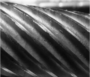 Figure 2.4: Chipping of the cutter teeth on the tool 