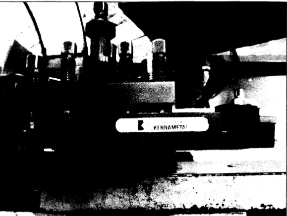 Figure 3.3: Tool holder with pine wood damping.  (softwood material) 