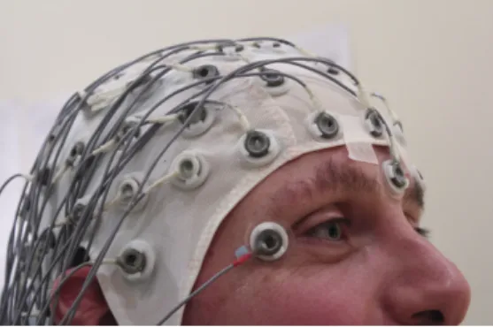 Figure 1.1: An EEG cap with 32 elec- elec-trodes [31].