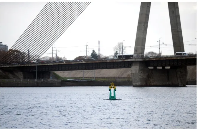 Figure 13. The sinking ‘Freedom Monument’. Photo: Ieva Čīka. 