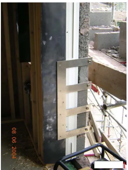 Figure 3.34  Balcony support through timber-frame construction. 
