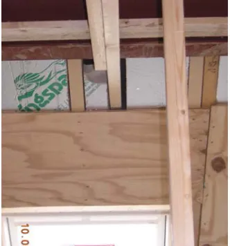 Figure 3.52  Gaps around insulation boards between rafters. 