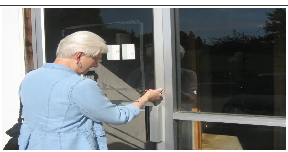 Figure 1.1: Caption: Mary is coming to the ofﬁce. An example of complementary informationfrom language and vision.
