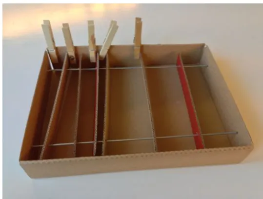 Figure 5.6: Physical prototyping work for experimental calendar development. Creating physicalmodels with movable day divisions allowing days of the week to assume different and changeablesizes.