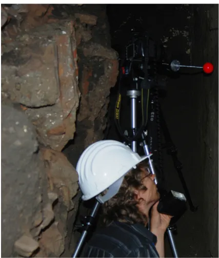 Fig. 1. (Left) Data capture rig in use recording a Roman Amazon statue at Herculaneum (right) the Amazon loaded in the HP PTM Viewer showing a comparison between the relitPTM (top) and a standard computer graphic approximation to surface illumination (below).