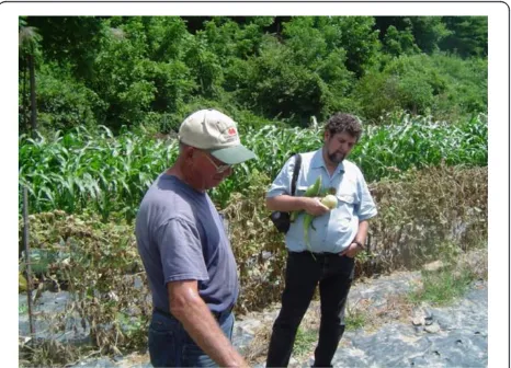 Figure 1 Ethnobiologist Gary Nabhan (right) with an Appalachiangardener.