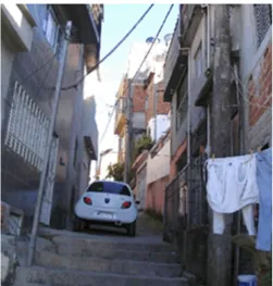 Figure 2: Stairways and alleys of Heliópolis. Source: [17].
