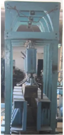 Figure 1. A clay beam is being cast and compacted in a Mechanized System. 
