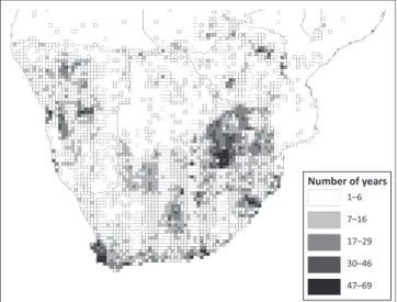 FIGURE 2: (a) Number of active ringers and Passeriformes records per year and (b) the number of active ringers compared to initial and subsequent records per year.