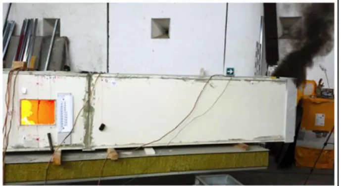 Figure 4 presents a part of the reduced scale  tunnel  in  which  are  pointed  out  the  instrumentation,  data  analysis  units  and  glass  surfaces