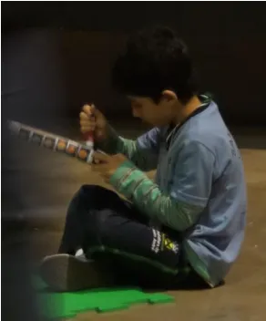 Figure 4. A student doing the activity “Creating my constellations”.   