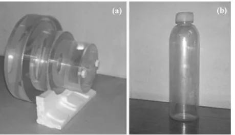 Figure 1. Water phantoms: (a) PMMA walls, with central pin in section of 10 cm, middle section (16 cm), and the largest section of 23 cm diameter, (b) PET bottle (5 cm)