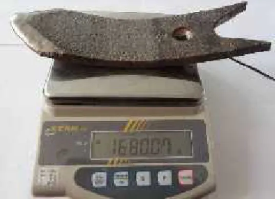 Fig. 6. Measurement of chisel knives mass with the electronic balance