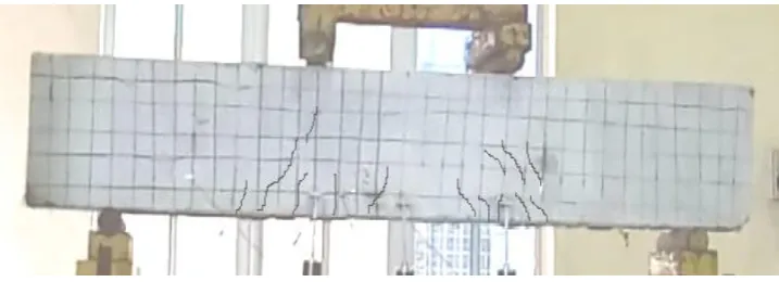 Figure 4. The cracking pattern of RAC-B and RAC-10%RHA-B 