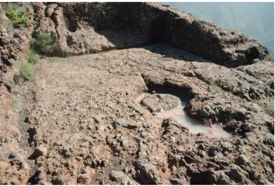 Figura 8.  El piso de la casa antigua sobre Roque Bentaiga (foto: Maarten Jansen 2017).