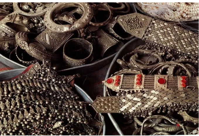 Figure 2 Samples of traditional jewellery of Saudi Arabia (Ross 1998). 